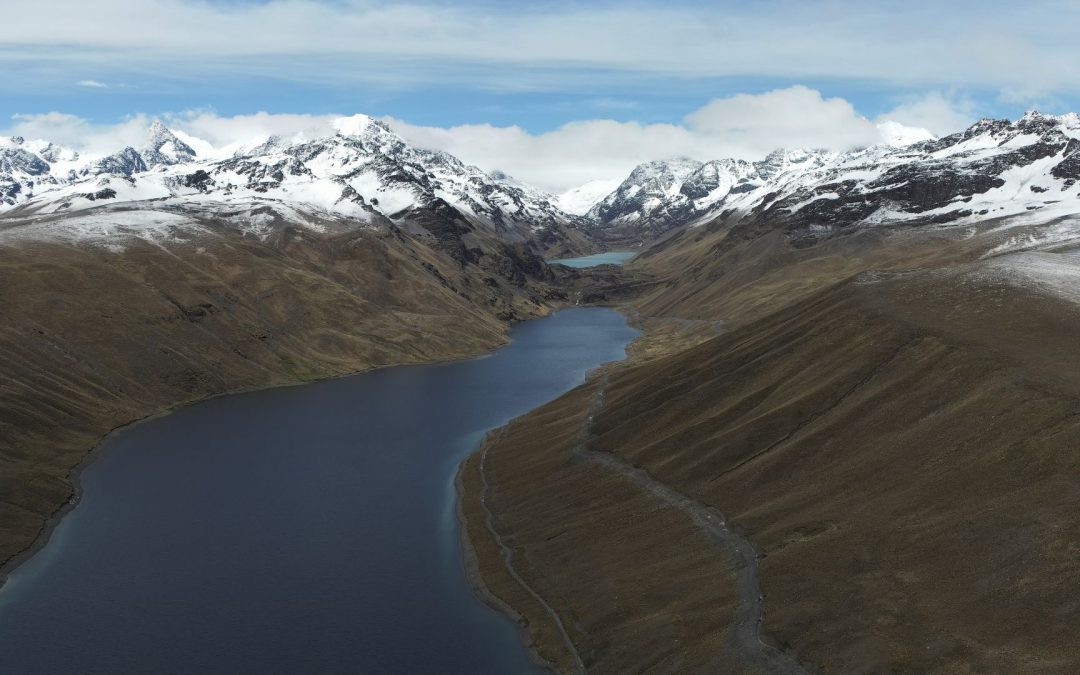 O monitoramento de geleiras tropicais na Bolívia contribui para a segurança hídrica em La Paz e El Alto, trazendo benefícios para a Bacia Amazônica